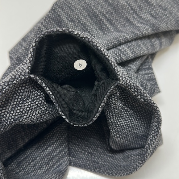 LIKE NEW! Lululemon Wunder Under Crop II - Picture 14 of 14